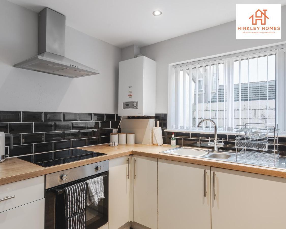 Supersized House 6 Beds Sleeps 14 W Garden & Carpark By Hinkley Homes Short Lets & Serviced Accommodation Liverpool Exterior photo
