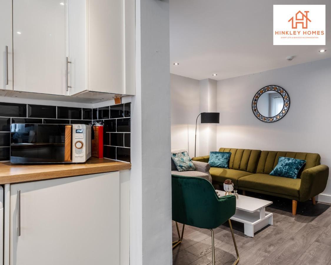Supersized House 6 Beds Sleeps 14 W Garden & Carpark By Hinkley Homes Short Lets & Serviced Accommodation Liverpool Exterior photo