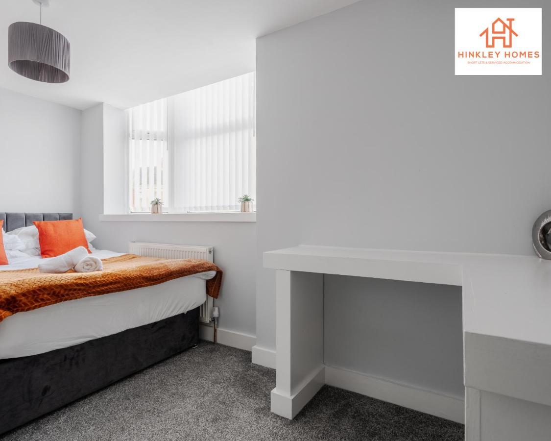 Supersized House 6 Beds Sleeps 14 W Garden & Carpark By Hinkley Homes Short Lets & Serviced Accommodation Liverpool Exterior photo