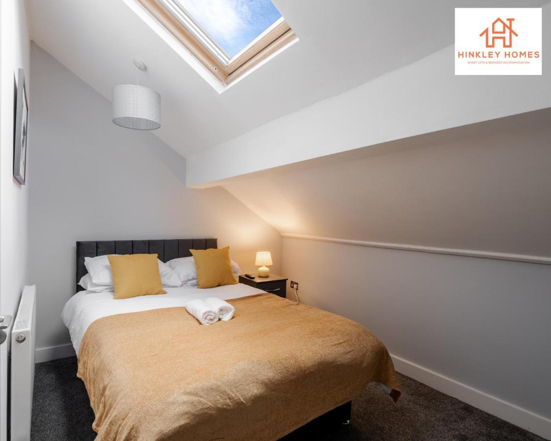 Supersized House 6 Beds Sleeps 14 W Garden & Carpark By Hinkley Homes Short Lets & Serviced Accommodation Liverpool Exterior photo