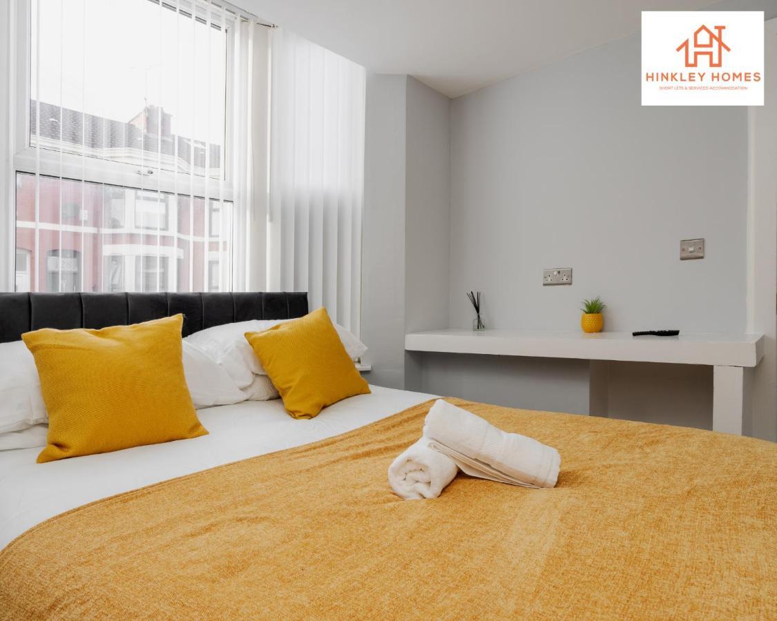 Supersized House 6 Beds Sleeps 14 W Garden & Carpark By Hinkley Homes Short Lets & Serviced Accommodation Liverpool Exterior photo