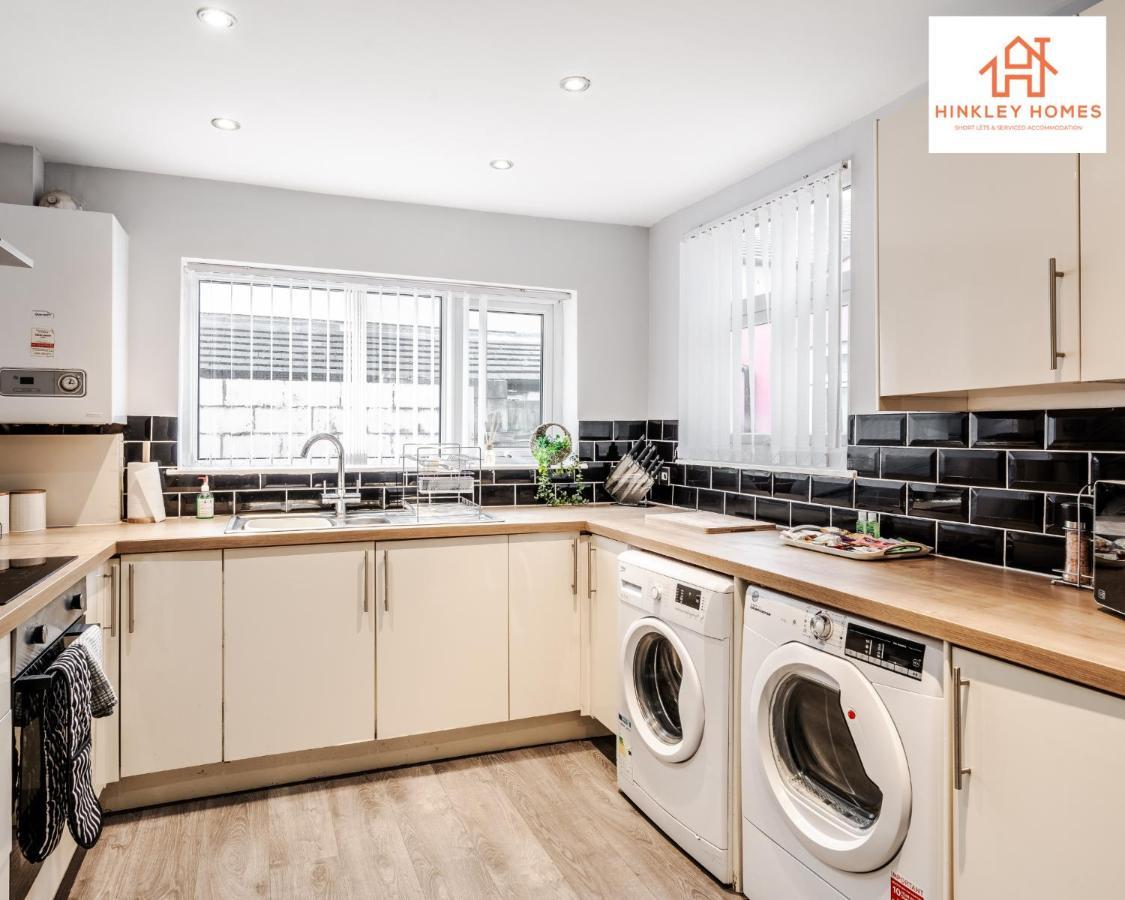 Supersized House 6 Beds Sleeps 14 W Garden & Carpark By Hinkley Homes Short Lets & Serviced Accommodation Liverpool Exterior photo