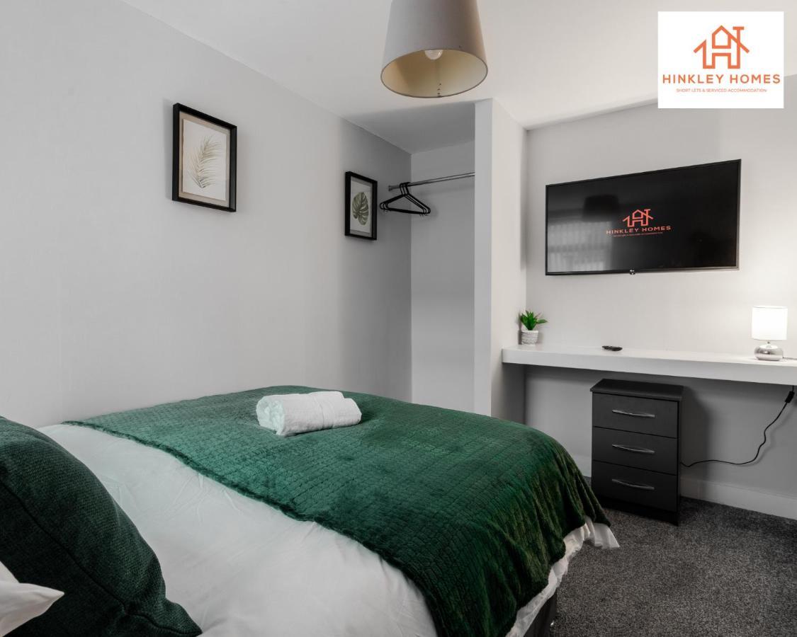 Supersized House 6 Beds Sleeps 14 W Garden & Carpark By Hinkley Homes Short Lets & Serviced Accommodation Liverpool Exterior photo