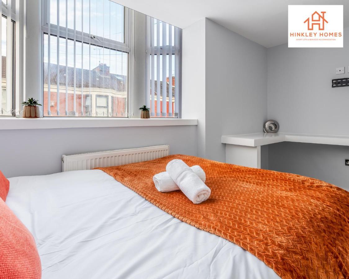 Supersized House 6 Beds Sleeps 14 W Garden & Carpark By Hinkley Homes Short Lets & Serviced Accommodation Liverpool Exterior photo